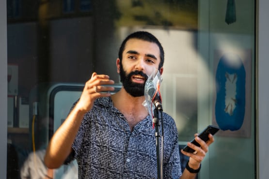 Jusef Selman am Open Air Poetry Slam Baar